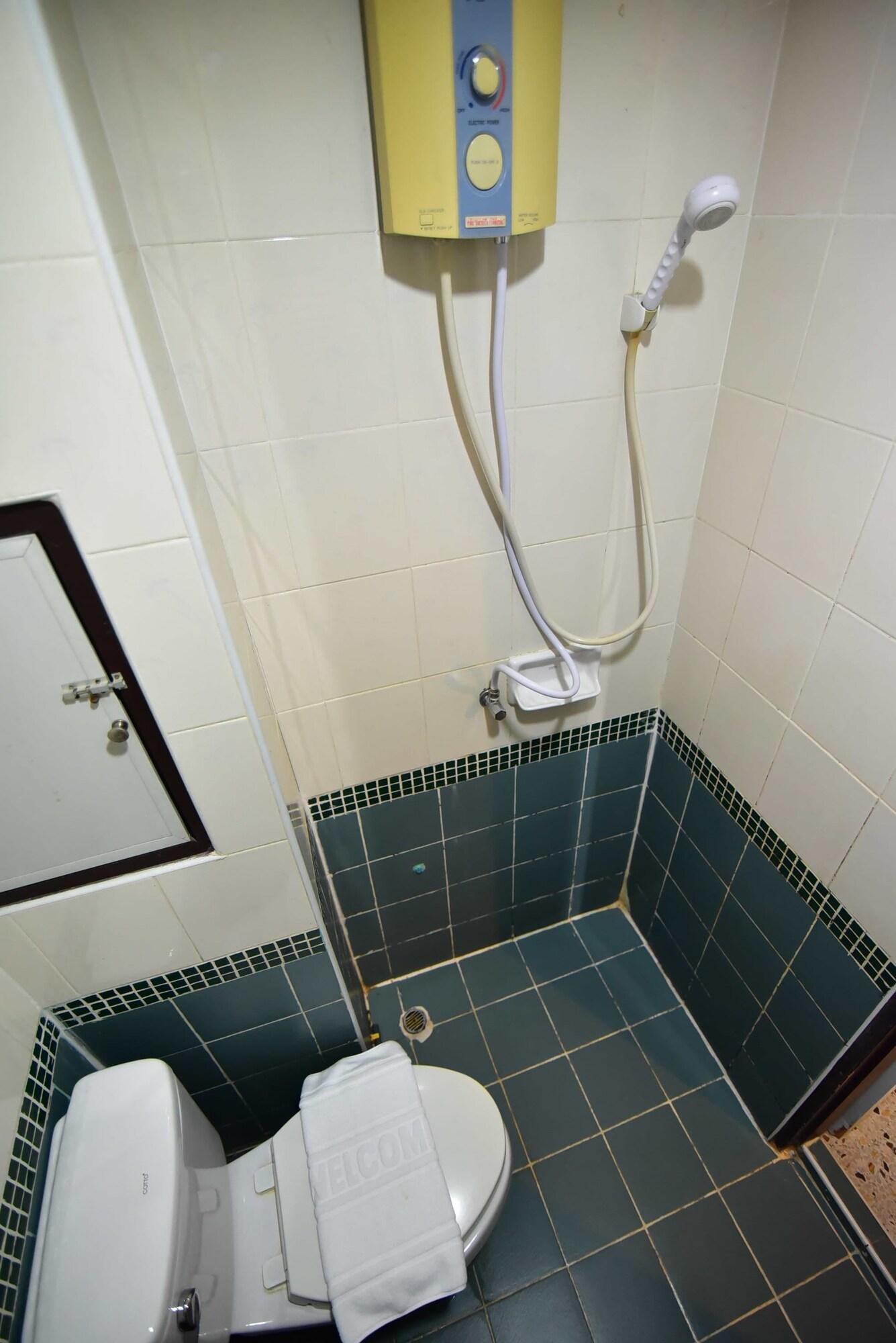 Thara House Hotel Банкок Екстериор снимка