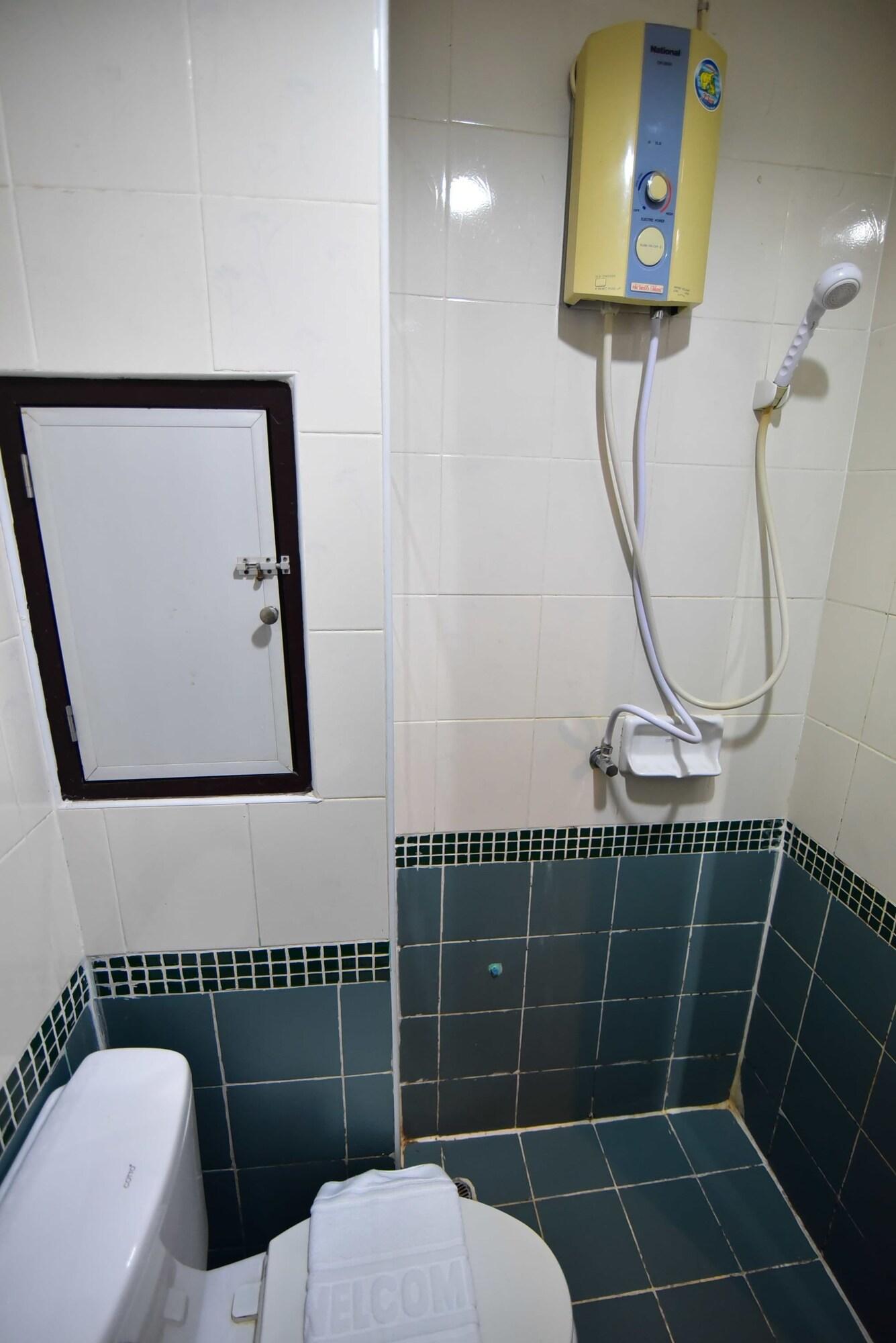 Thara House Hotel Банкок Екстериор снимка