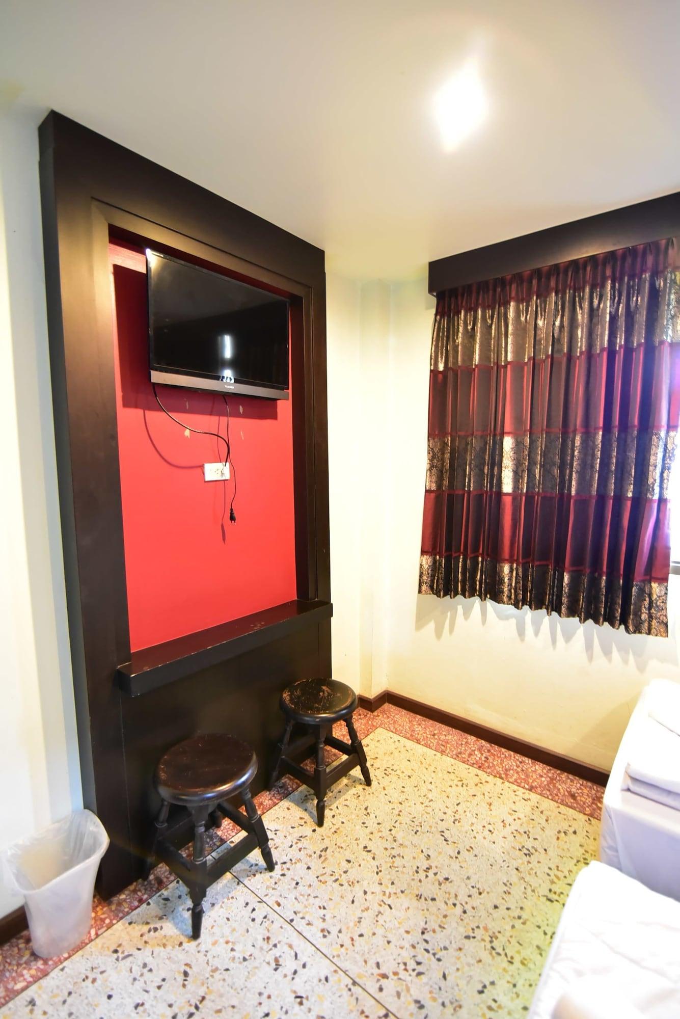 Thara House Hotel Банкок Екстериор снимка