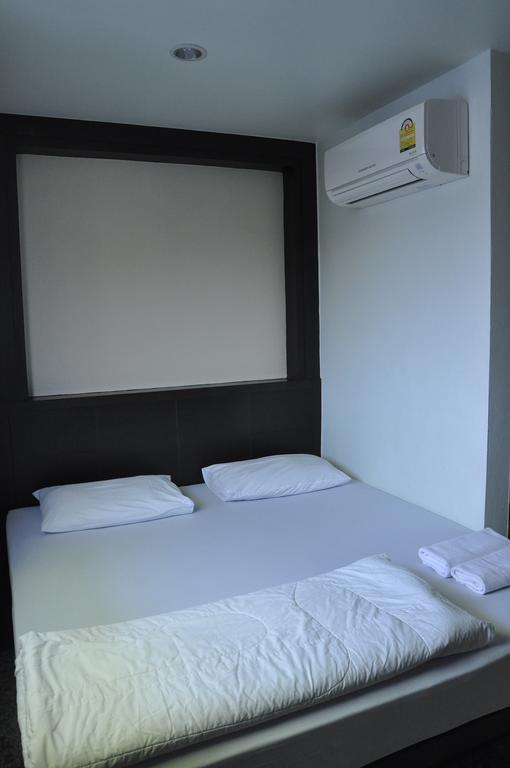Thara House Hotel Банкок Екстериор снимка