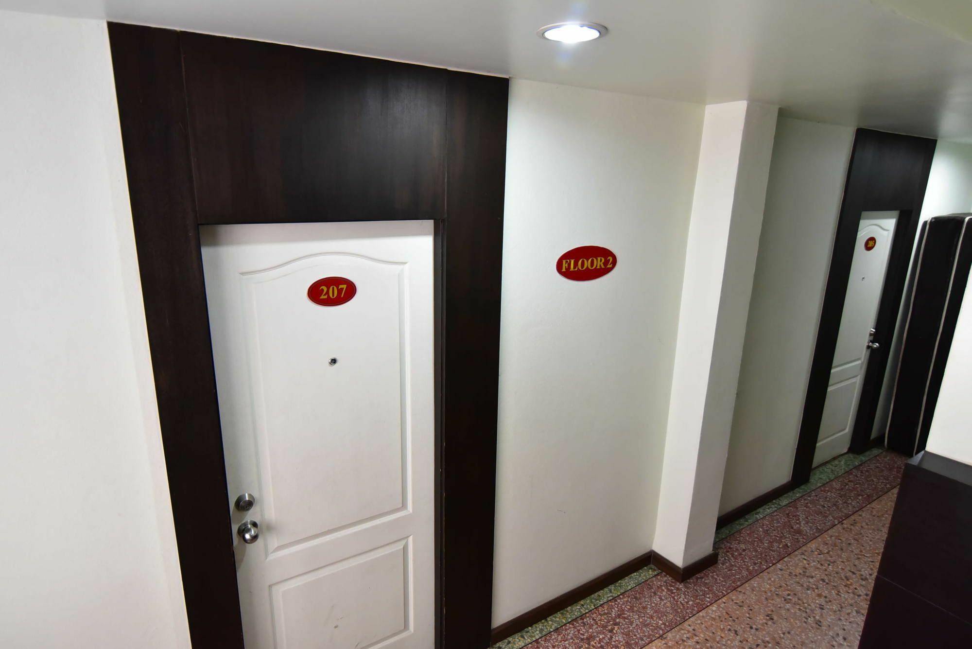 Thara House Hotel Банкок Екстериор снимка