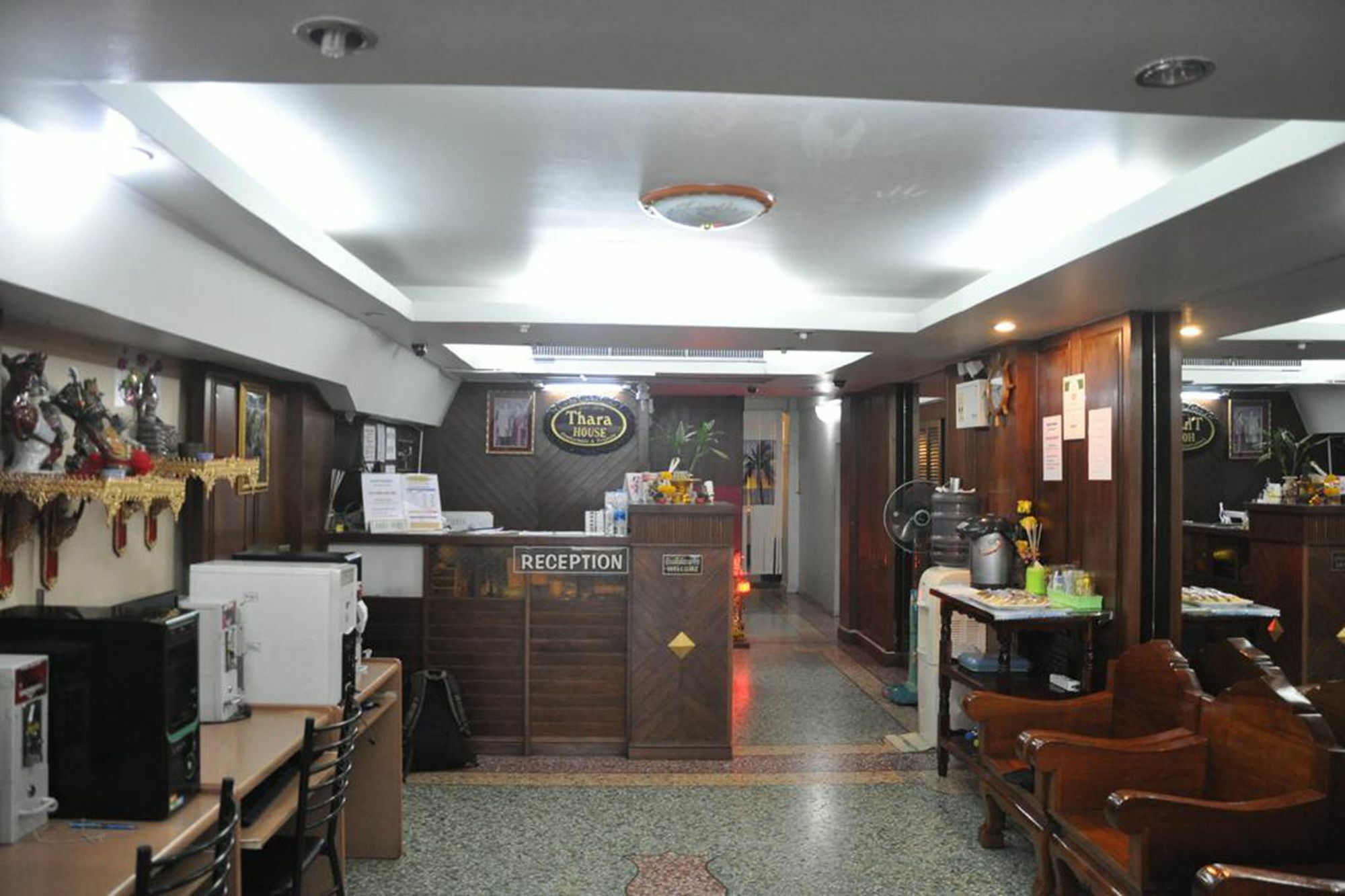 Thara House Hotel Банкок Екстериор снимка