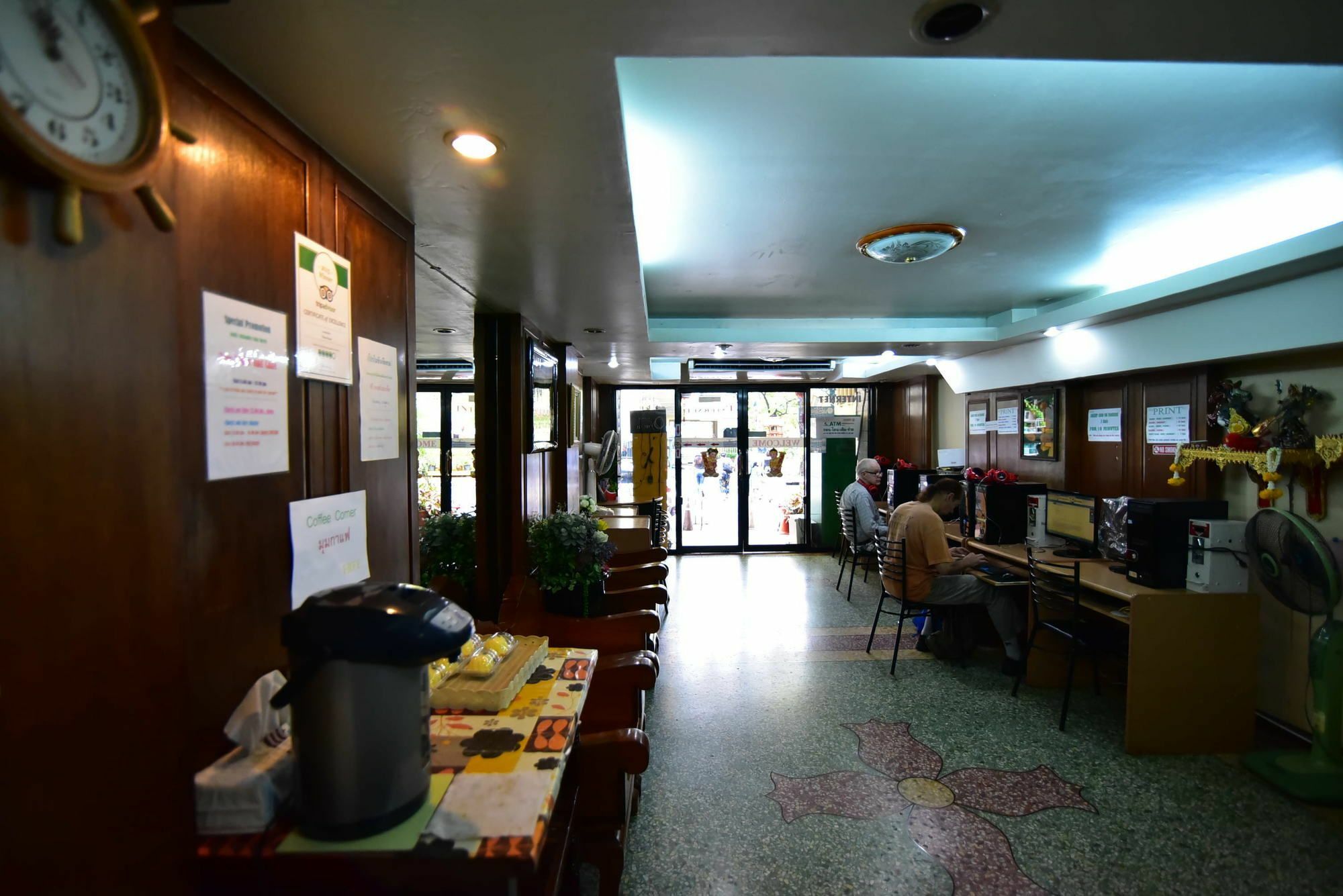 Thara House Hotel Банкок Екстериор снимка