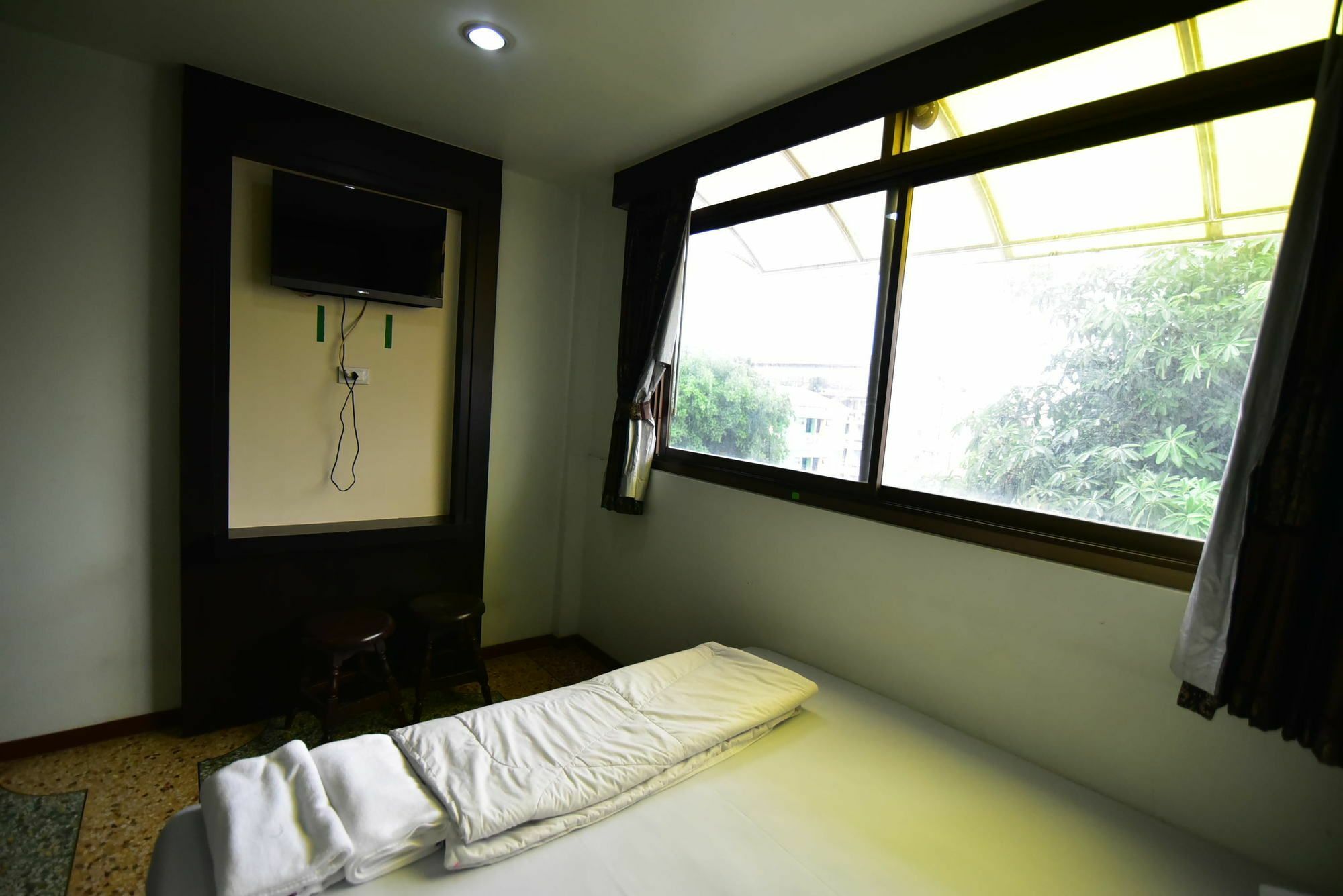 Thara House Hotel Банкок Екстериор снимка